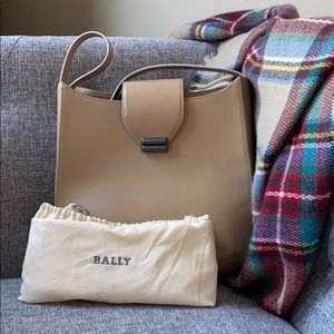 NWOT Beautiful camel color Bally bag
